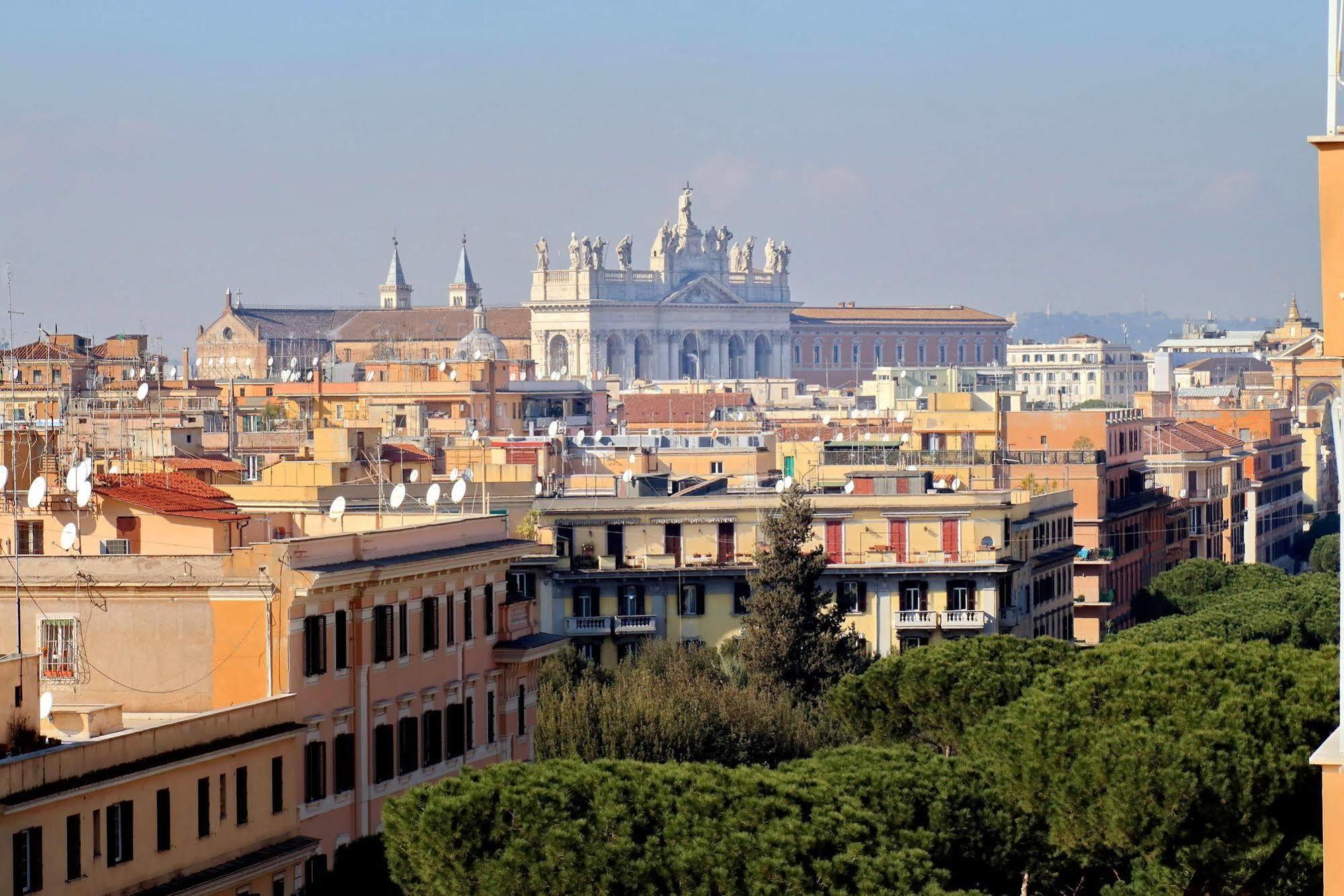 Piazza San Giovanni 3* Rome